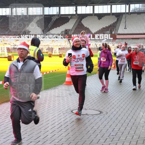 07.12.2025 - St. Pauli X-Mass-Run No. 15 Luisa Fischer http://msf.ph/oto/9387040 07.12.2025 11:43:41 Ziel 158, 4817, 2669, 3625, 1975, 1, 364, 652, 1713, 1975, 2206, 2208, 2230, 2669, 3423, 3434, 3576, 3579, 3621, 3622, 3623, 3625, 3654, 3663, 3672, 3676, 3827, 3917, 3953, 4604, 4817, 4828, 4842, 5001, 5002 meine-sportfotos.de