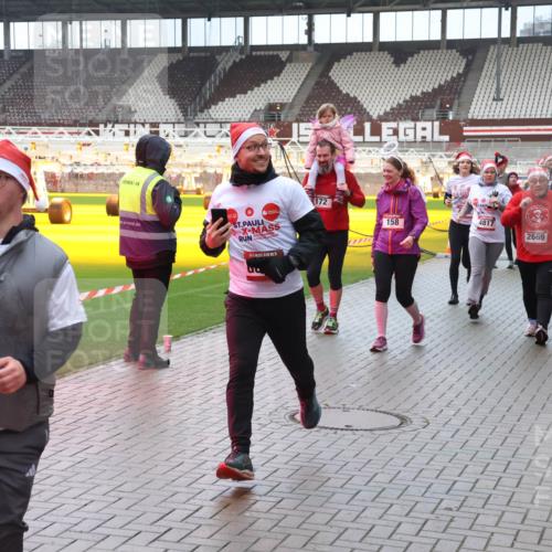 07.12.2025 - St. Pauli X-Mass-Run No. 15 Luisa Fischer http://msf.ph/oto/9387041 07.12.2025 11:43:41 Ziel 172, 158, 4817, 3625, 2669, 1975, 5001, 1, 364, 652, 1713, 1975, 2206, 2208, 2230, 2669, 3423, 3434, 3576, 3579, 3621, 3622, 3623, 3625, 3654, 3663, 3672, 3676, 3827, 3917, 3953, 4604, 4817, 4828, 4842, 5001, 5002 meine-sportfotos.de