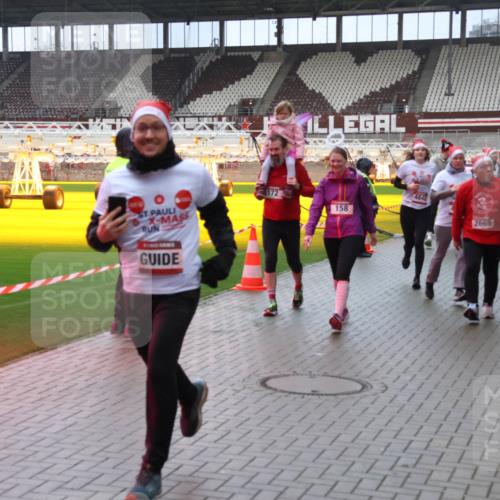 07.12.2025 - St. Pauli X-Mass-Run No. 15 Luisa Fischer http://msf.ph/oto/9387042 07.12.2025 11:43:41 Ziel 172, 158, 4842, 2669, 362, 1975, 1, 364, 652, 1713, 1975, 2206, 2208, 2230, 2669, 3423, 3434, 3576, 3579, 3621, 3622, 3623, 3625, 3654, 3663, 3672, 3676, 3827, 3917, 3953, 4604, 4817, 4828, 4842, 5001, 5002 meine-sportfotos.de