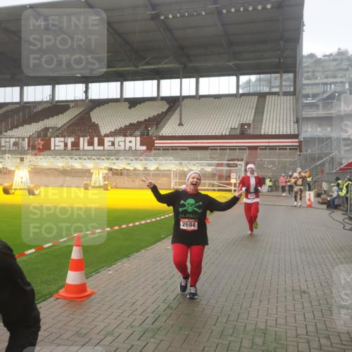 07.12.2025 - St. Pauli X-Mass-Run No. 15 Fabian Wolf http://msf.ph/oto/9387046 07.12.2025 10:17:05 Ziel 1620, 1762, 1989, 1997, 2694, 3229, 3987 meine-sportfotos.de