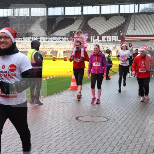 07.12.2025 - St. Pauli X-Mass-Run No. 15 Luisa Fischer http://msf.ph/oto/9387047 07.12.2025 11:43:42 Ziel 172, 158, 4842, 3, 2669, 362, 1975, 1, 364, 652, 1713, 1975, 2206, 2208, 2230, 2669, 3423, 3434, 3576, 3579, 3621, 3622, 3623, 3625, 3654, 3663, 3672, 3676, 3827, 3917, 3953, 4604, 4817, 4828, 4842, 5001, 5002 meine-sportfotos.de