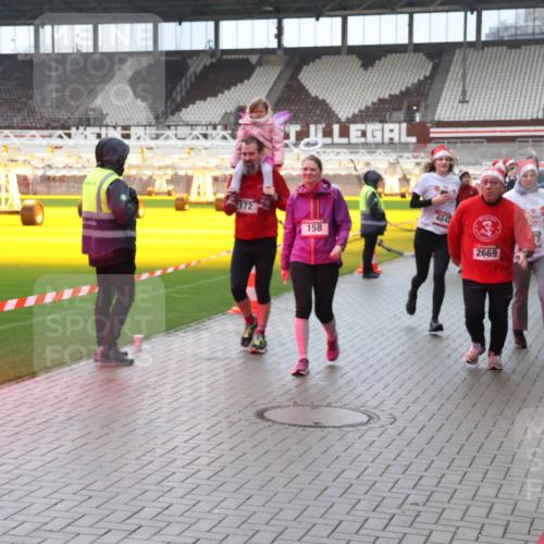 07.12.2025 - St. Pauli X-Mass-Run No. 15 Luisa Fischer http://msf.ph/oto/9387048 07.12.2025 11:43:42 Ziel 158, 4847, 2669, 1975, 1, 364, 652, 1713, 1975, 2206, 2208, 2230, 2669, 3423, 3434, 3576, 3579, 3621, 3622, 3623, 3625, 3654, 3663, 3672, 3676, 3827, 3917, 3953, 4604, 4817, 4828, 4842, 5001, 5002 meine-sportfotos.de