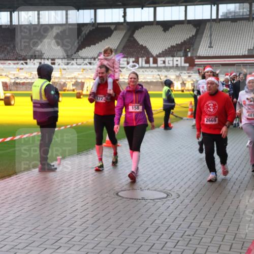 07.12.2025 - St. Pauli X-Mass-Run No. 15 Luisa Fischer http://msf.ph/oto/9387049 07.12.2025 11:43:42 Ziel 172, 158, 1975, 4817, 2669, 1, 364, 652, 1713, 1975, 2206, 2208, 2230, 2669, 3423, 3434, 3576, 3579, 3621, 3622, 3623, 3625, 3654, 3663, 3672, 3676, 3827, 3917, 3953, 4604, 4817, 4828, 4842, 5001, 5002 meine-sportfotos.de