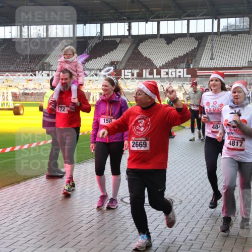 07.12.2025 - St. Pauli X-Mass-Run No. 15 Luisa Fischer http://msf.ph/oto/9387059 07.12.2025 11:43:44 Ziel 172, 158, 2669, 3621, 48, 4817, 36, 1975, 1, 364, 652, 1713, 1975, 2206, 2208, 2230, 2669, 3423, 3434, 3579, 3621, 3622, 3623, 3625, 3654, 3663, 3676, 3827, 3917, 3953, 4603, 4604, 4817, 4828, 4842, 5001, 5002 meine-sportfotos.de