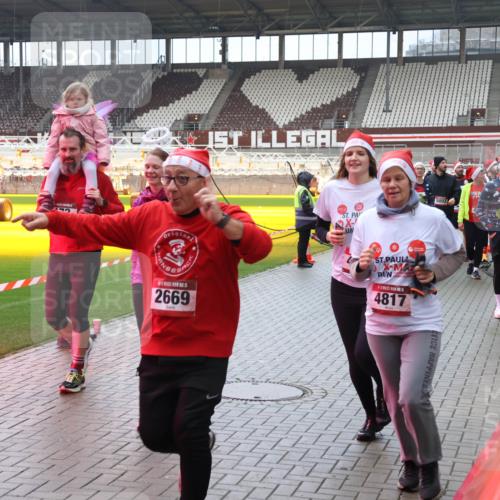 07.12.2025 - St. Pauli X-Mass-Run No. 15 Luisa Fischer http://msf.ph/oto/9387060 07.12.2025 11:43:44 Ziel 5002, 5, 2669, 5, 4817, 1975, 1, 364, 652, 1713, 1975, 2206, 2208, 2230, 2669, 3423, 3434, 3579, 3621, 3622, 3623, 3625, 3654, 3663, 3676, 3827, 3917, 3953, 4603, 4604, 4817, 4828, 4842, 5001, 5002 meine-sportfotos.de