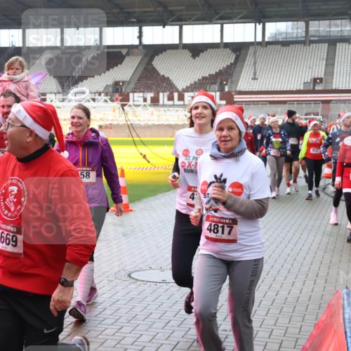 07.12.2025 - St. Pauli X-Mass-Run No. 15 Luisa Fischer http://msf.ph/oto/9387061 07.12.2025 11:43:44 Ziel 2669, 58, 1, 4, 15, 4817, 1975, 1, 364, 652, 1713, 1975, 2206, 2208, 2230, 2669, 3423, 3434, 3579, 3621, 3622, 3623, 3625, 3654, 3663, 3676, 3827, 3917, 3953, 4603, 4604, 4817, 4828, 4842, 5001, 5002 meine-sportfotos.de