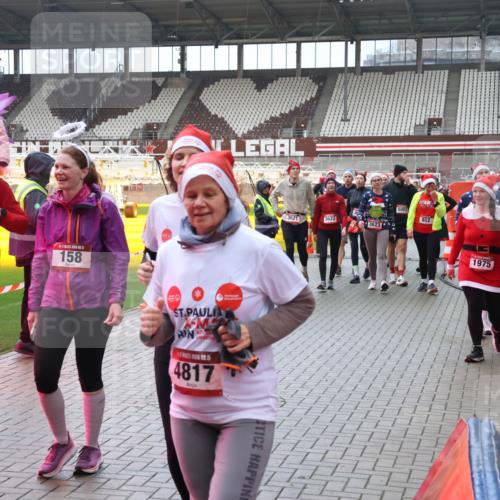07.12.2025 - St. Pauli X-Mass-Run No. 15 Luisa Fischer http://msf.ph/oto/9387063 07.12.2025 11:43:45 Ziel 172, 158, 4817, 652, 3621, 3622, 3623, 1975, 1, 364, 652, 1713, 1975, 2206, 2208, 2230, 2669, 3423, 3434, 3621, 3622, 3623, 3625, 3654, 3663, 3676, 3827, 3917, 3953, 4603, 4604, 4817, 4828, 4842, 5001, 5002 meine-sportfotos.de