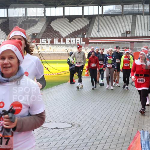 07.12.2025 - St. Pauli X-Mass-Run No. 15 Luisa Fischer http://msf.ph/oto/9387064 07.12.2025 11:43:45 Ziel 4817, 3621, 5002, 3676, 652, 3622, 3623, 4, 1975, 1, 364, 652, 1713, 1975, 2206, 2208, 2230, 2669, 3423, 3434, 3621, 3622, 3623, 3625, 3654, 3663, 3676, 3827, 3917, 3953, 4603, 4604, 4817, 4828, 4842, 5001, 5002 meine-sportfotos.de