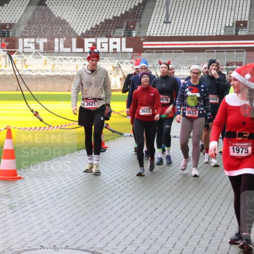 07.12.2025 - St. Pauli X-Mass-Run No. 15 Luisa Fischer http://msf.ph/oto/9387065 07.12.2025 11:43:46 Ziel 8676, 3621, 3622, 3623, 5002, 1975, 625, 1, 364, 652, 1713, 2206, 2208, 2230, 2669, 3423, 3434, 3621, 3622, 3623, 3625, 3654, 3663, 3676, 3827, 3917, 3953, 4603, 4604, 4817, 4828, 4842, 5001, 5002 meine-sportfotos.de