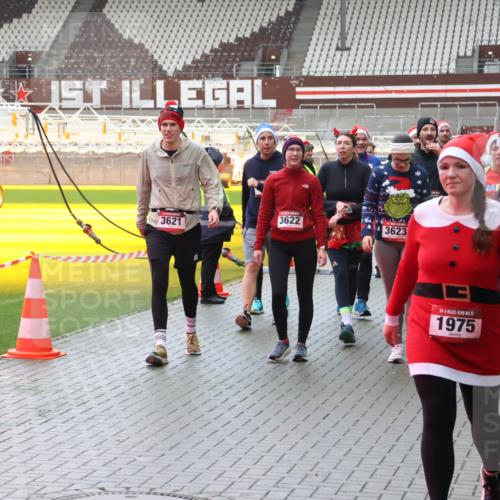 07.12.2025 - St. Pauli X-Mass-Run No. 15 Luisa Fischer http://msf.ph/oto/9387068 07.12.2025 11:43:47 Ziel 3621, 3622, 3623, 5, 1975, 5, 25, 1, 364, 652, 1713, 2206, 2208, 2230, 2669, 3423, 3434, 3621, 3622, 3623, 3625, 3654, 3663, 3676, 3827, 3917, 3953, 4603, 4604, 4817, 4828, 4842, 5001, 5002 meine-sportfotos.de