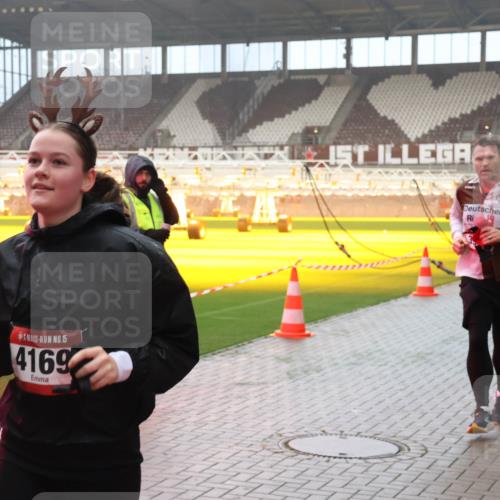 07.12.2025 - St. Pauli X-Mass-Run No. 15 Luisa Fischer http://msf.ph/oto/9387069 07.12.2025 10:21:55 Ziel 15, 4169, 149, 270, 1326, 1386, 1407, 1898, 1900, 2173, 2565, 2927, 2997, 3062, 3091, 3384, 3540, 3541, 3848, 3849, 3984, 3988, 4117, 4158, 4169, 4170, 4338 meine-sportfotos.de