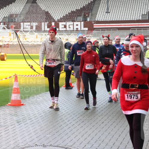 07.12.2025 - St. Pauli X-Mass-Run No. 15 Luisa Fischer http://msf.ph/oto/9387070 07.12.2025 11:43:47 Ziel 3621, 4604, 3622, 15, 1975, 15, 3625, 1, 364, 652, 1713, 2206, 2208, 2230, 2669, 3423, 3434, 3621, 3622, 3623, 3625, 3654, 3663, 3676, 3827, 3917, 3953, 4603, 4604, 4817, 4828, 4842, 5001, 5002 meine-sportfotos.de