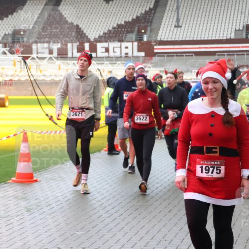 07.12.2025 - St. Pauli X-Mass-Run No. 15 Luisa Fischer http://msf.ph/oto/9387073 07.12.2025 11:43:47 Ziel 3621, 46, 3622, 15, 1975, 5, 3625, 1, 364, 652, 1713, 2206, 2208, 2230, 2669, 3423, 3434, 3621, 3622, 3623, 3625, 3654, 3663, 3676, 3827, 3917, 3953, 4603, 4604, 4817, 4828, 4842, 5001, 5002 meine-sportfotos.de