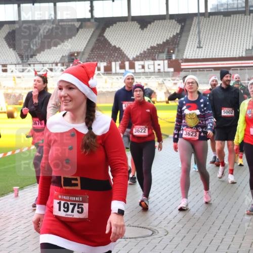 07.12.2025 - St. Pauli X-Mass-Run No. 15 Luisa Fischer http://msf.ph/oto/9387084 07.12.2025 11:43:49 Ziel 3676, 3622, 3623, 15, 1975, 5002, 65, 3625, 1, 364, 1713, 2206, 2208, 2230, 2669, 2971, 3423, 3434, 3447, 3621, 3622, 3623, 3625, 3654, 3676, 3827, 3917, 4603, 4604, 4817, 4828, 4842, 5001, 5002 meine-sportfotos.de