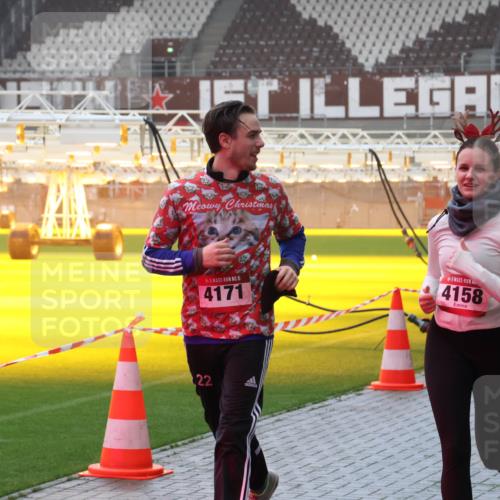 07.12.2025 - St. Pauli X-Mass-Run No. 15 Luisa Fischer http://msf.ph/oto/9387093 07.12.2025 10:21:59 Ziel 15, 4171, 4158, 22, 3062, 149, 270, 1326, 1386, 1407, 1898, 1900, 2173, 2565, 2927, 2944, 2997, 3062, 3091, 3384, 3540, 3541, 3848, 3849, 3984, 3988, 4117, 4158, 4169, 4170, 4338 meine-sportfotos.de