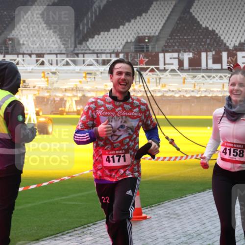 07.12.2025 - St. Pauli X-Mass-Run No. 15 Luisa Fischer http://msf.ph/oto/9387095 07.12.2025 10:22:00 Ziel 15, 4171, 15, 4158, 22, 149, 270, 1326, 1386, 1407, 1898, 1900, 2173, 2565, 2927, 2944, 2997, 3062, 3091, 3384, 3540, 3541, 3848, 3849, 3984, 3988, 4117, 4158, 4169, 4170, 4338 meine-sportfotos.de