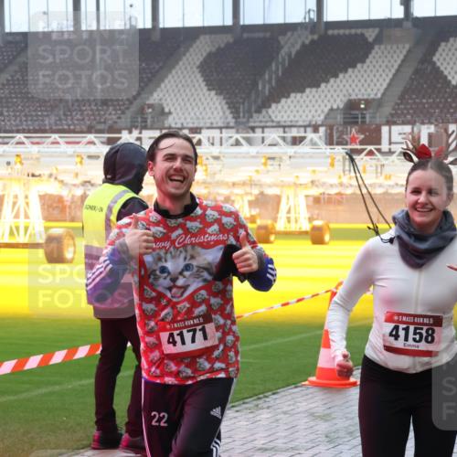 07.12.2025 - St. Pauli X-Mass-Run No. 15 Luisa Fischer http://msf.ph/oto/9387100 07.12.2025 10:22:00 Ziel 15, 4171, 5, 4158, 22, 22, 30, 149, 270, 1326, 1386, 1407, 1898, 1900, 2173, 2565, 2927, 2944, 2997, 3062, 3091, 3384, 3540, 3541, 3848, 3849, 3984, 3988, 4117, 4158, 4169, 4170, 4338 meine-sportfotos.de