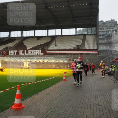 07.12.2025 - St. Pauli X-Mass-Run No. 15 Fabian Wolf http://msf.ph/oto/9387101 07.12.2025 10:17:14 Ziel 257, 268, 1762, 3229, 3522, 3874, 3987, 4114, 4764 meine-sportfotos.de