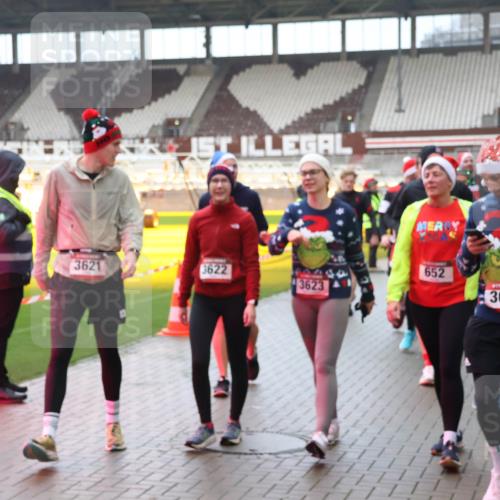 07.12.2025 - St. Pauli X-Mass-Run No. 15 Luisa Fischer http://msf.ph/oto/9387102 07.12.2025 11:43:51 Ziel 3621, 3622, 652, 3623, 3625, 1, 71, 364, 1713, 2206, 2208, 2230, 2669, 2971, 3423, 3434, 3447, 3621, 3622, 3623, 3625, 3654, 3676, 3827, 3917, 4603, 4604, 4817, 4828, 4842, 5001, 5002 meine-sportfotos.de