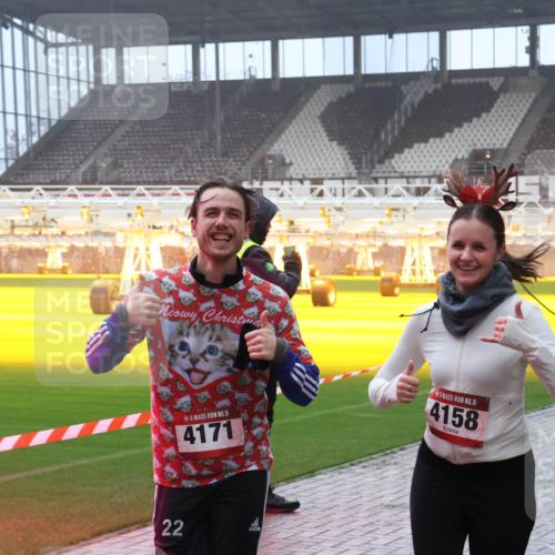 07.12.2025 - St. Pauli X-Mass-Run No. 15 Luisa Fischer http://msf.ph/oto/9387106 07.12.2025 10:22:01 Ziel 15, 4171, 15, 4158, 22, 306, 149, 270, 1326, 1386, 1407, 1898, 1900, 2173, 2565, 2927, 2944, 2945, 2997, 3062, 3091, 3384, 3540, 3541, 3848, 3849, 3984, 3988, 4117, 4158, 4169, 4170, 4338 meine-sportfotos.de