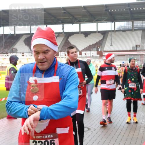 07.12.2025 - St. Pauli X-Mass-Run No. 15 Luisa Fischer http://msf.ph/oto/9387127 07.12.2025 11:43:56 Ziel 15, 2206, 5001, 2230, 1, 71, 364, 1713, 2084, 2206, 2208, 2230, 2586, 2600, 2669, 2971, 3403, 3404, 3423, 3434, 3447, 3465, 3466, 3467, 3621, 3622, 3623, 3625, 3654, 3676, 3769, 3827, 3917, 4603, 4604, 4817, 4828, 4842, 5001, 5002 meine-sportfotos.de