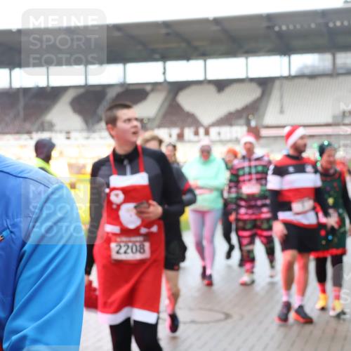 07.12.2025 - St. Pauli X-Mass-Run No. 15 Luisa Fischer http://msf.ph/oto/9387131 07.12.2025 11:43:57 Ziel 2208, 1, 71, 364, 1713, 2084, 2116, 2206, 2208, 2230, 2586, 2600, 2669, 2971, 3403, 3404, 3423, 3434, 3447, 3453, 3465, 3466, 3467, 3621, 3622, 3623, 3625, 3654, 3676, 3769, 3827, 3917, 4603, 4604, 4817, 4828, 4842, 5001, 5002 meine-sportfotos.de