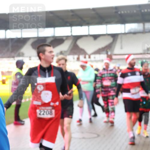 07.12.2025 - St. Pauli X-Mass-Run No. 15 Luisa Fischer http://msf.ph/oto/9387133 07.12.2025 11:43:57 Ziel 2208, 1, 71, 364, 1713, 2084, 2116, 2206, 2208, 2230, 2586, 2600, 2669, 2971, 3403, 3404, 3423, 3434, 3447, 3453, 3465, 3466, 3467, 3621, 3622, 3623, 3625, 3654, 3676, 3769, 3827, 3917, 4603, 4604, 4817, 4828, 4842, 5001, 5002 meine-sportfotos.de