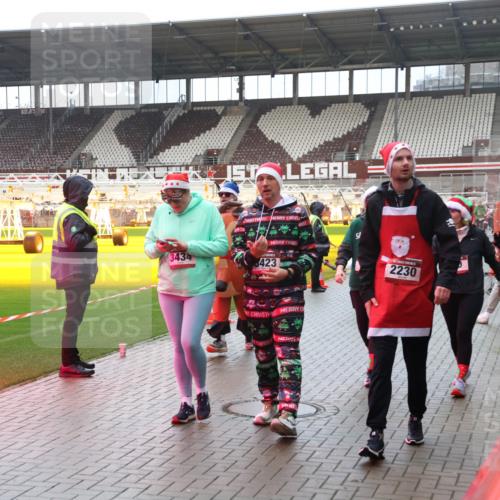 07.12.2025 - St. Pauli X-Mass-Run No. 15 Luisa Fischer http://msf.ph/oto/9387142 07.12.2025 11:44:00 Ziel 713, 3434, 1, 423, 2230, 1, 71, 364, 1713, 1949, 1950, 2084, 2116, 2206, 2208, 2586, 2600, 2669, 2971, 3403, 3404, 3423, 3434, 3447, 3453, 3465, 3466, 3467, 3621, 3622, 3623, 3625, 3654, 3676, 3733, 3735, 3769, 3827, 3917, 4603, 4604, 4817, 4828, 4842, 5001, 5002 meine-sportfotos.de