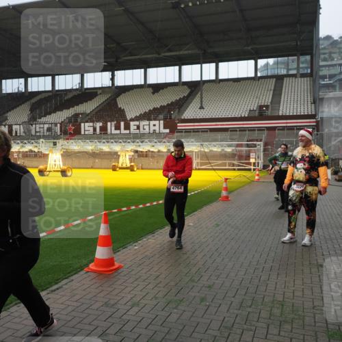 07.12.2025 - St. Pauli X-Mass-Run No. 15 Fabian Wolf http://msf.ph/oto/9387145 07.12.2025 10:17:24 Ziel 257, 268, 2688, 2725, 3522, 3874, 4114, 4339, 4764 meine-sportfotos.de
