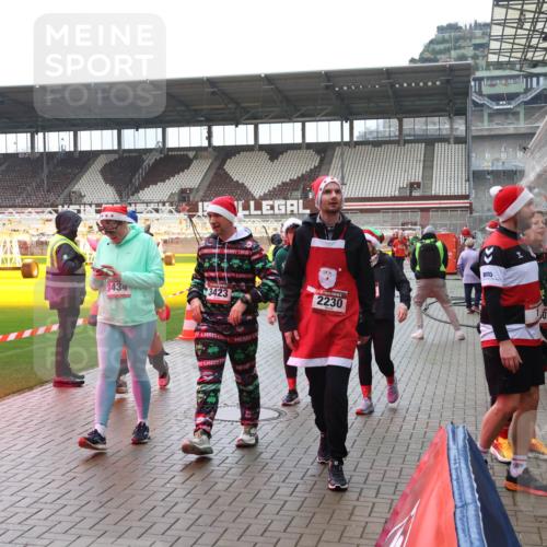 07.12.2025 - St. Pauli X-Mass-Run No. 15 Luisa Fischer http://msf.ph/oto/9387146 07.12.2025 11:44:00 Ziel 3434, 3423, 2230, 3, 1, 71, 364, 1713, 1949, 1950, 2084, 2116, 2206, 2208, 2586, 2600, 2669, 2971, 3403, 3404, 3423, 3434, 3447, 3453, 3465, 3466, 3467, 3621, 3622, 3623, 3625, 3654, 3676, 3733, 3735, 3769, 3827, 3917, 4603, 4604, 4817, 4828, 4842, 5001, 5002 meine-sportfotos.de
