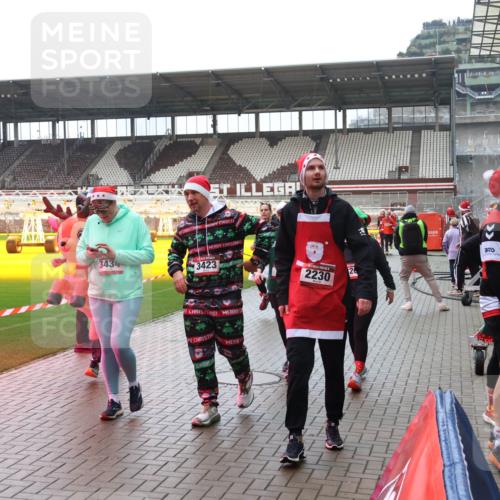 07.12.2025 - St. Pauli X-Mass-Run No. 15 Luisa Fischer http://msf.ph/oto/9387147 07.12.2025 11:44:01 Ziel 3434, 3423, 20, 2230, 1, 71, 364, 1713, 1949, 1950, 2084, 2116, 2206, 2208, 2586, 2600, 2669, 2971, 3403, 3404, 3423, 3434, 3447, 3453, 3465, 3466, 3467, 3621, 3622, 3623, 3625, 3654, 3676, 3733, 3735, 3769, 3827, 3882, 3884, 3917, 4603, 4604, 4817, 4828, 4842, 5001, 5002 meine-sportfotos.de