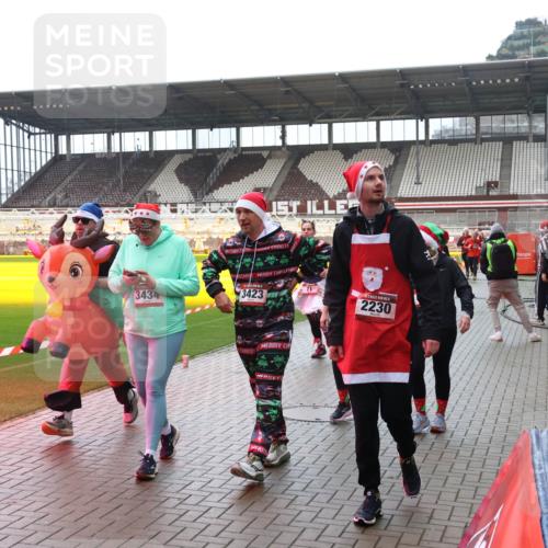 07.12.2025 - St. Pauli X-Mass-Run No. 15 Luisa Fischer http://msf.ph/oto/9387149 07.12.2025 11:44:01 Ziel 3434, 3423, 2230, 18, 1, 71, 364, 1713, 1949, 1950, 2084, 2116, 2206, 2208, 2586, 2600, 2669, 2971, 3403, 3404, 3423, 3434, 3447, 3453, 3465, 3466, 3467, 3621, 3622, 3623, 3625, 3654, 3676, 3733, 3735, 3769, 3827, 3882, 3884, 3917, 4603, 4604, 4817, 4828, 4842, 5001, 5002 meine-sportfotos.de