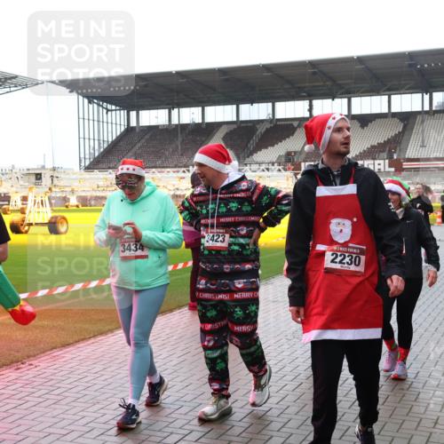 07.12.2025 - St. Pauli X-Mass-Run No. 15 Luisa Fischer http://msf.ph/oto/9387154 07.12.2025 11:44:02 Ziel 3434, 3423, 15, 2230, 1, 71, 364, 1713, 1949, 1950, 2084, 2116, 2206, 2208, 2441, 2586, 2600, 2669, 2971, 3403, 3404, 3423, 3434, 3447, 3453, 3465, 3466, 3467, 3621, 3622, 3623, 3625, 3654, 3676, 3733, 3735, 3769, 3827, 3882, 3884, 3917, 4603, 4604, 4817, 4828, 4842, 5001, 5002 meine-sportfotos.de