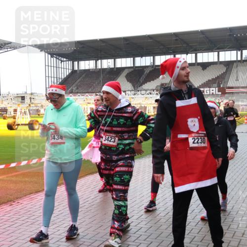 07.12.2025 - St. Pauli X-Mass-Run No. 15 Luisa Fischer http://msf.ph/oto/9387156 07.12.2025 11:44:02 Ziel 3434, 3423, 2230, 3447, 1, 71, 364, 1713, 1949, 1950, 2084, 2116, 2206, 2208, 2441, 2586, 2600, 2669, 2971, 3403, 3404, 3423, 3434, 3447, 3453, 3465, 3466, 3467, 3621, 3622, 3623, 3625, 3654, 3676, 3733, 3735, 3769, 3827, 3882, 3884, 3917, 4603, 4604, 4817, 4828, 4842, 5001, 5002 meine-sportfotos.de