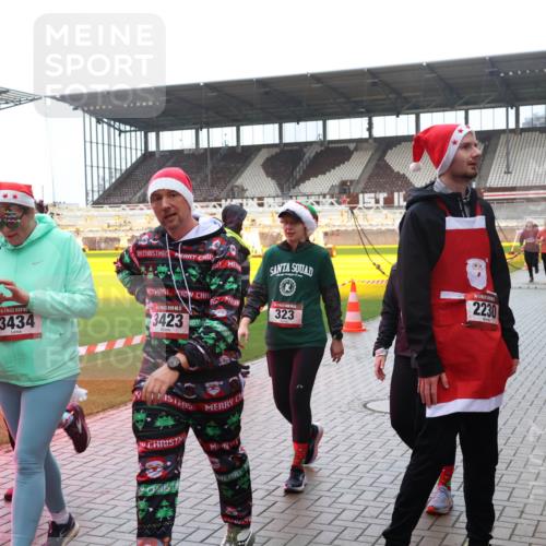07.12.2025 - St. Pauli X-Mass-Run No. 15 Luisa Fischer http://msf.ph/oto/9387160 07.12.2025 11:44:03 Ziel 2230, 3434, 5, 3423, 323, 1, 71, 364, 1713, 1949, 1950, 2084, 2116, 2206, 2208, 2441, 2586, 2600, 2669, 2971, 3403, 3404, 3423, 3434, 3447, 3453, 3465, 3466, 3467, 3621, 3622, 3623, 3625, 3654, 3676, 3733, 3735, 3769, 3827, 3882, 3884, 3917, 4603, 4604, 4817, 4828, 4842, 5001, 5002 meine-sportfotos.de
