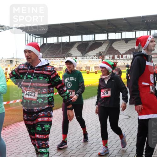 07.12.2025 - St. Pauli X-Mass-Run No. 15 Luisa Fischer http://msf.ph/oto/9387161 07.12.2025 11:44:03 Ziel 333, 3434, 15, 3423, 23, 320, 2971, 1, 71, 364, 1713, 1949, 1950, 2084, 2116, 2206, 2208, 2441, 2586, 2600, 2669, 2971, 3403, 3404, 3423, 3434, 3447, 3453, 3465, 3466, 3467, 3621, 3622, 3623, 3625, 3654, 3676, 3733, 3735, 3769, 3827, 3882, 3884, 3917, 4603, 4604, 4817, 4828, 4842, 5001, 5002 meine-sportfotos.de