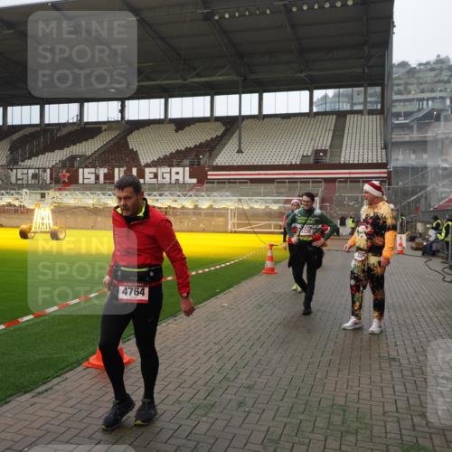 07.12.2025 - St. Pauli X-Mass-Run No. 15 Fabian Wolf http://msf.ph/oto/9387163 07.12.2025 10:17:27 Ziel 257, 268, 2688, 2725, 2952, 3874, 4114, 4339, 4764 meine-sportfotos.de