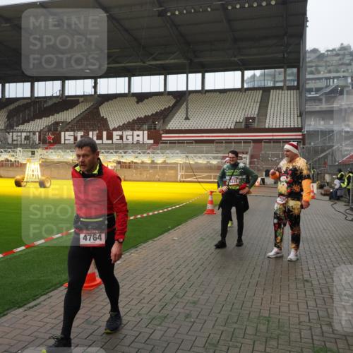 07.12.2025 - St. Pauli X-Mass-Run No. 15 Fabian Wolf http://msf.ph/oto/9387166 07.12.2025 10:17:27 Ziel 257, 268, 2688, 2725, 2952, 3874, 4114, 4339, 4764 meine-sportfotos.de