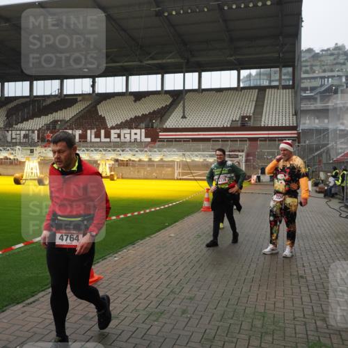 07.12.2025 - St. Pauli X-Mass-Run No. 15 Fabian Wolf http://msf.ph/oto/9387171 07.12.2025 10:17:27 Ziel 257, 268, 2688, 2725, 2952, 3874, 4114, 4339, 4764 meine-sportfotos.de
