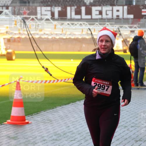 07.12.2025 - St. Pauli X-Mass-Run No. 15 Luisa Fischer http://msf.ph/oto/9387182 07.12.2025 10:22:12 Ziel 15, 2997, 149, 270, 1326, 1488, 2927, 2944, 2945, 2997, 3062, 3091, 3384, 3540, 3541, 3848, 3849, 3988, 3999, 4000, 4117, 4158, 4169, 4170, 4321, 4322, 4323, 4415 meine-sportfotos.de