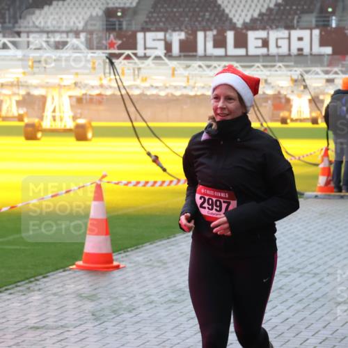 07.12.2025 - St. Pauli X-Mass-Run No. 15 Luisa Fischer http://msf.ph/oto/9387183 07.12.2025 10:22:12 Ziel 15, 2997, 149, 270, 1326, 1488, 2927, 2944, 2945, 2997, 3062, 3091, 3384, 3540, 3541, 3848, 3849, 3988, 3999, 4000, 4117, 4158, 4169, 4170, 4321, 4322, 4323, 4415 meine-sportfotos.de