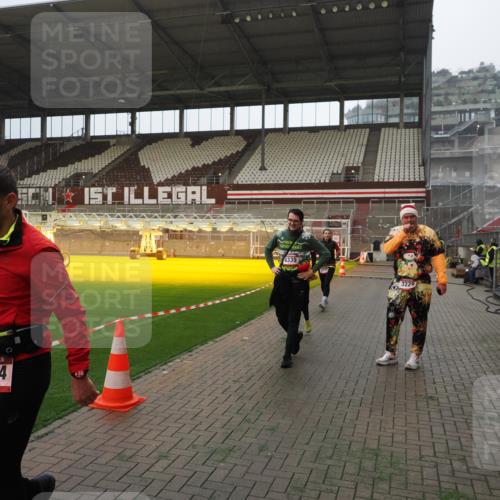 07.12.2025 - St. Pauli X-Mass-Run No. 15 Fabian Wolf http://msf.ph/oto/9387184 07.12.2025 10:17:28 Ziel 257, 268, 2688, 2725, 2952, 4114, 4339, 4764 meine-sportfotos.de