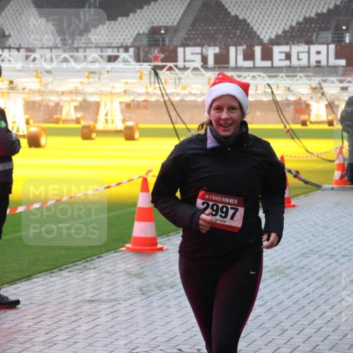 07.12.2025 - St. Pauli X-Mass-Run No. 15 Luisa Fischer http://msf.ph/oto/9387185 07.12.2025 10:22:13 Ziel 15, 2997, 149, 270, 1326, 1488, 2927, 2944, 2945, 2997, 3062, 3091, 3384, 3540, 3541, 3848, 3988, 3999, 4000, 4117, 4158, 4169, 4170, 4321, 4322, 4323, 4415 meine-sportfotos.de