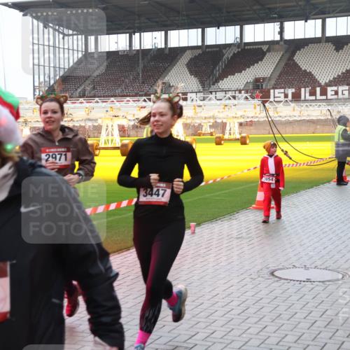 07.12.2025 - St. Pauli X-Mass-Run No. 15 Luisa Fischer http://msf.ph/oto/9387186 07.12.2025 11:44:06 Ziel 320, 2971, 3654, 3447, 2600, 2586, 71, 364, 1713, 1949, 1950, 2084, 2116, 2206, 2208, 2441, 2586, 2600, 2971, 3403, 3404, 3423, 3434, 3447, 3453, 3465, 3466, 3467, 3621, 3622, 3623, 3654, 3676, 3733, 3735, 3769, 3827, 3882, 3884, 3917, 4603, 4604, 4817, 4828, 4842 meine-sportfotos.de