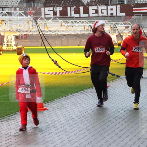 07.12.2025 - St. Pauli X-Mass-Run No. 15 Luisa Fischer http://msf.ph/oto/9387187 07.12.2025 11:44:07 Ziel 3654, 2600, 2586, 346, 71, 364, 1713, 1949, 1950, 2084, 2116, 2206, 2208, 2441, 2586, 2600, 2971, 3403, 3404, 3423, 3434, 3447, 3453, 3465, 3466, 3467, 3622, 3623, 3654, 3676, 3733, 3735, 3769, 3827, 3882, 3884, 3917, 3927, 4603, 4604, 4817, 4828, 4842 meine-sportfotos.de