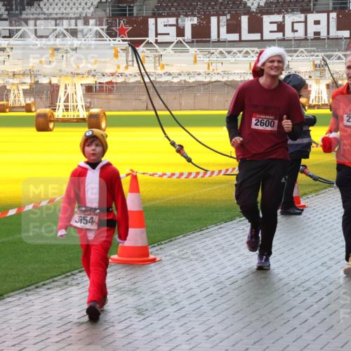 07.12.2025 - St. Pauli X-Mass-Run No. 15 Luisa Fischer http://msf.ph/oto/9387188 07.12.2025 11:44:07 Ziel 5654, 2600, 258, 71, 364, 1713, 1949, 1950, 2084, 2116, 2206, 2208, 2441, 2586, 2600, 2971, 3403, 3404, 3423, 3434, 3447, 3453, 3465, 3466, 3467, 3622, 3623, 3654, 3676, 3733, 3735, 3769, 3827, 3882, 3884, 3917, 3927, 4603, 4604, 4817, 4828, 4842 meine-sportfotos.de