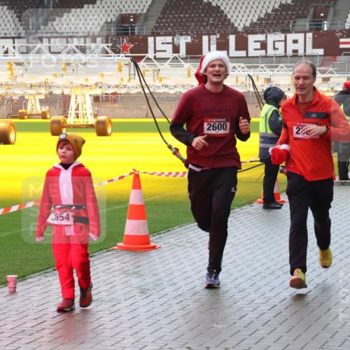 07.12.2025 - St. Pauli X-Mass-Run No. 15 Luisa Fischer http://msf.ph/oto/9387191 07.12.2025 11:44:08 Ziel 3654, 5, 2600, 2, 3466, 71, 364, 1713, 1949, 1950, 2084, 2116, 2206, 2208, 2441, 2586, 2600, 2971, 3403, 3404, 3423, 3434, 3447, 3453, 3465, 3466, 3467, 3654, 3676, 3733, 3735, 3769, 3882, 3884, 3917, 3927, 3929, 4603, 4604, 4817, 4828, 4842 meine-sportfotos.de