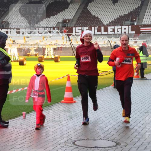07.12.2025 - St. Pauli X-Mass-Run No. 15 Luisa Fischer http://msf.ph/oto/9387193 07.12.2025 11:44:08 Ziel 54, 2600, 2586, 244, 71, 364, 1713, 1949, 1950, 2084, 2116, 2206, 2208, 2441, 2586, 2600, 2971, 3403, 3404, 3423, 3434, 3447, 3453, 3465, 3466, 3467, 3654, 3676, 3733, 3735, 3769, 3882, 3884, 3917, 3927, 3929, 4603, 4604, 4817, 4828, 4842 meine-sportfotos.de