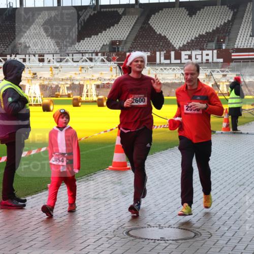 07.12.2025 - St. Pauli X-Mass-Run No. 15 Luisa Fischer http://msf.ph/oto/9387194 07.12.2025 11:44:08 Ziel 3654, 2600, 346644, 71, 364, 1713, 1949, 1950, 2084, 2116, 2206, 2208, 2441, 2586, 2600, 2971, 3403, 3404, 3423, 3434, 3447, 3453, 3465, 3466, 3467, 3654, 3676, 3733, 3735, 3769, 3882, 3884, 3917, 3927, 3929, 4603, 4604, 4817, 4828, 4842 meine-sportfotos.de
