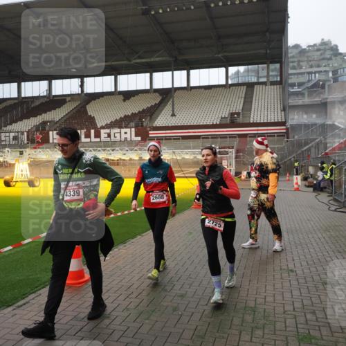 07.12.2025 - St. Pauli X-Mass-Run No. 15 Fabian Wolf http://msf.ph/oto/9387200 07.12.2025 10:17:30 Ziel 257, 268, 1161, 2688, 2725, 2952, 4114, 4127, 4339, 4764 meine-sportfotos.de